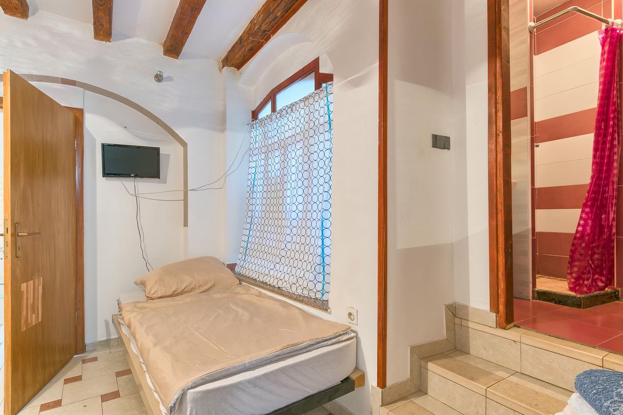 Hostel 普拉 外观 照片